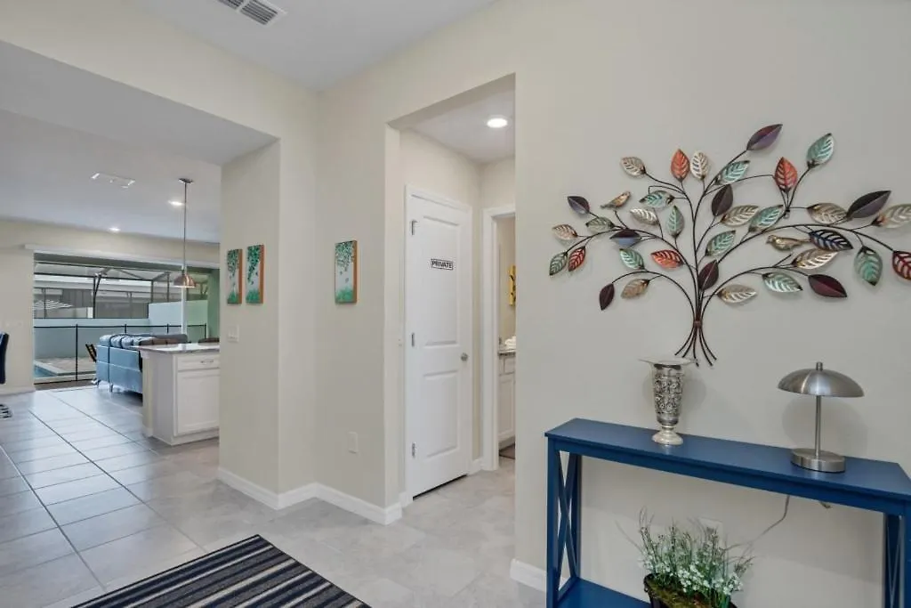 5 Bed Townhome! Townhouse Davenport