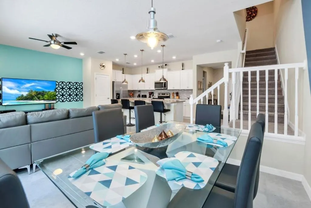 5 Bed Townhome! Townhouse Davenport