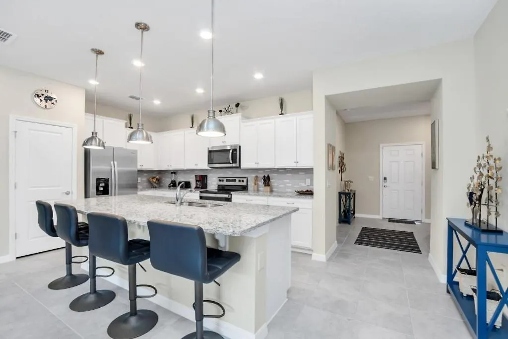 5 Bed Townhome! Townhouse Davenport Holiday home