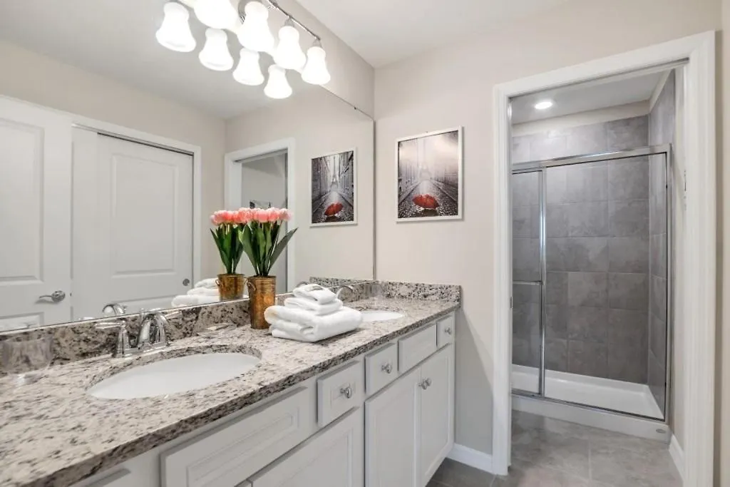 Holiday home 5 Bed Townhome! Townhouse Davenport United States