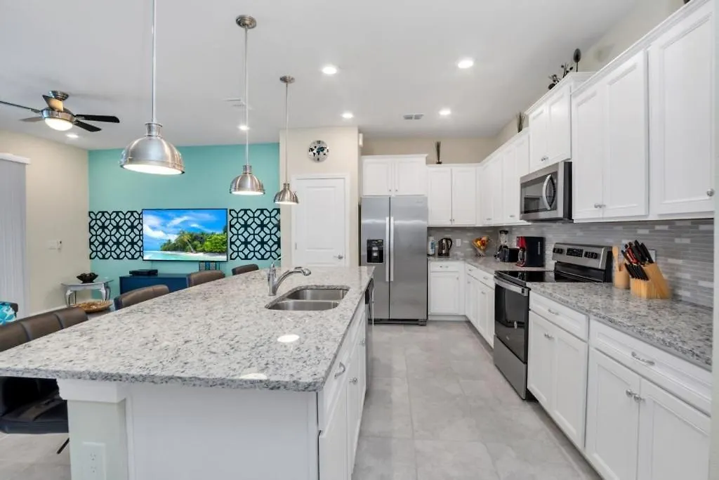 5 Bed Townhome! Townhouse Davenport