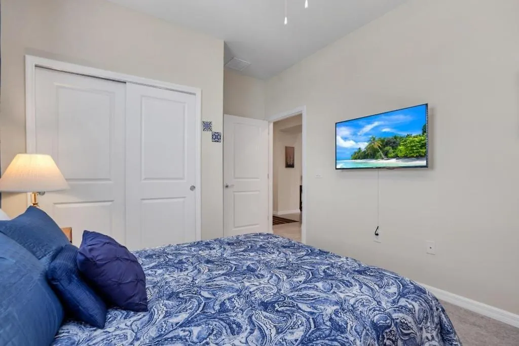 5 Bed Townhome! Townhouse Davenport
