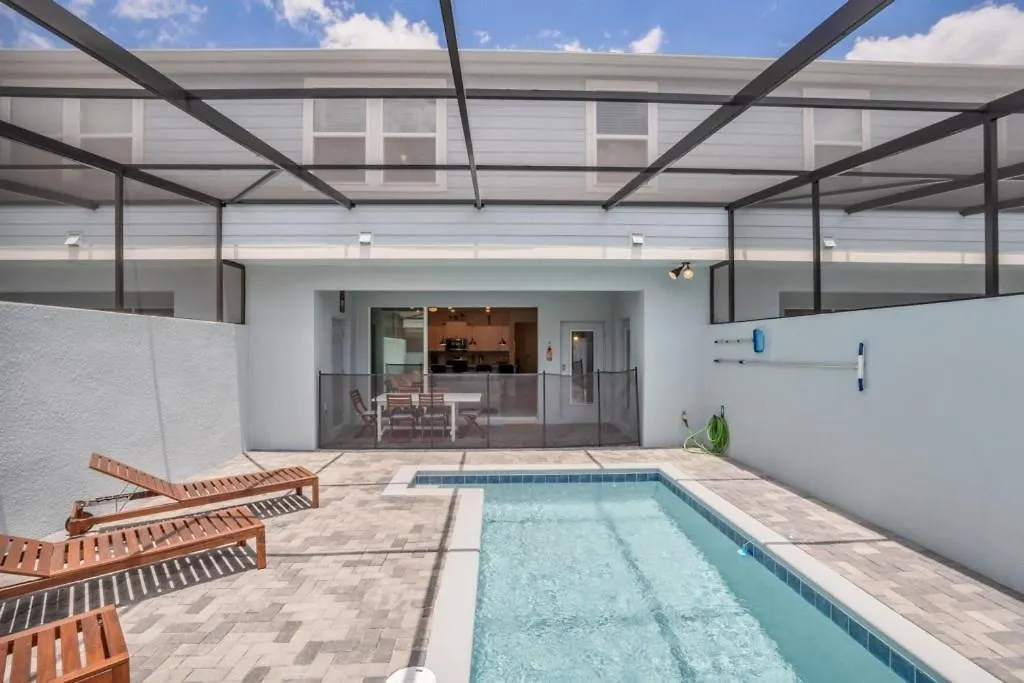 5 Bed Townhome! Townhouse Davenport Holiday home