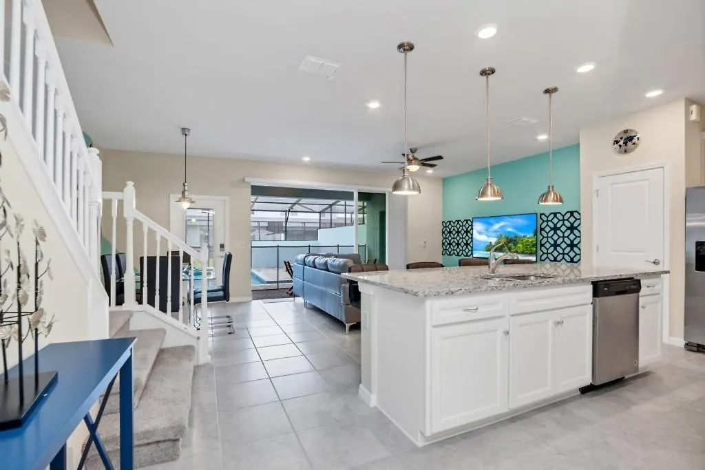 5 Bed Townhome! Townhouse Davenport