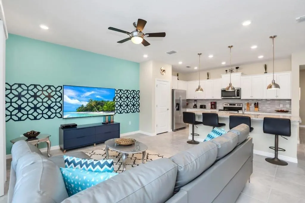 5 Bed Townhome! Townhouse Davenport Holiday home