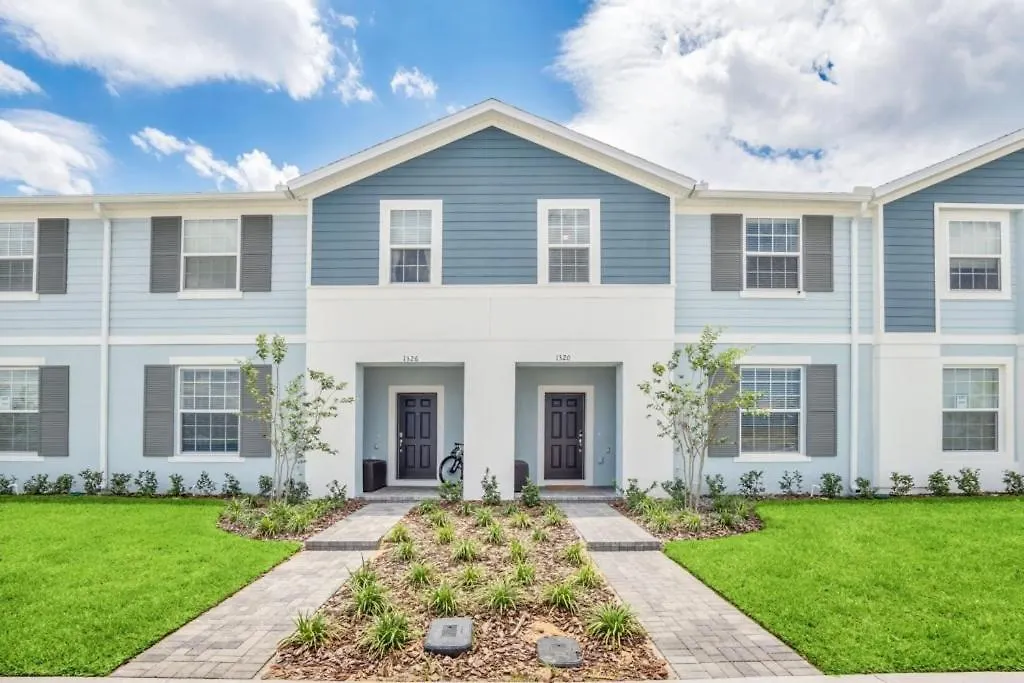 5 Bed Townhome! Townhouse Davenport Holiday home